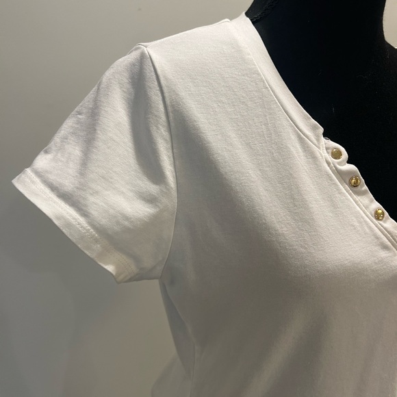 GUESS Cerise Tee T-Shirt 1/3 V Neck with Golden Snaps Size XL but fits small - Picture 3 of 5